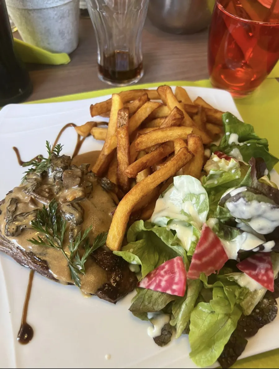 Photo de l'Auberge de la Truite à Montreuil-l'Argillé, vue 2