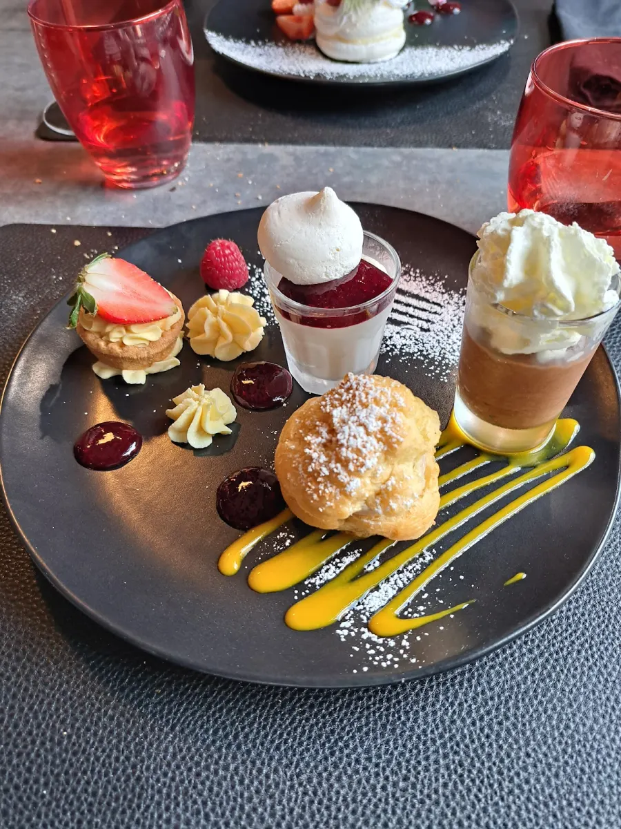 Salle du restaurant l'Auberge de la Truite à Montreuil-l'Argillé